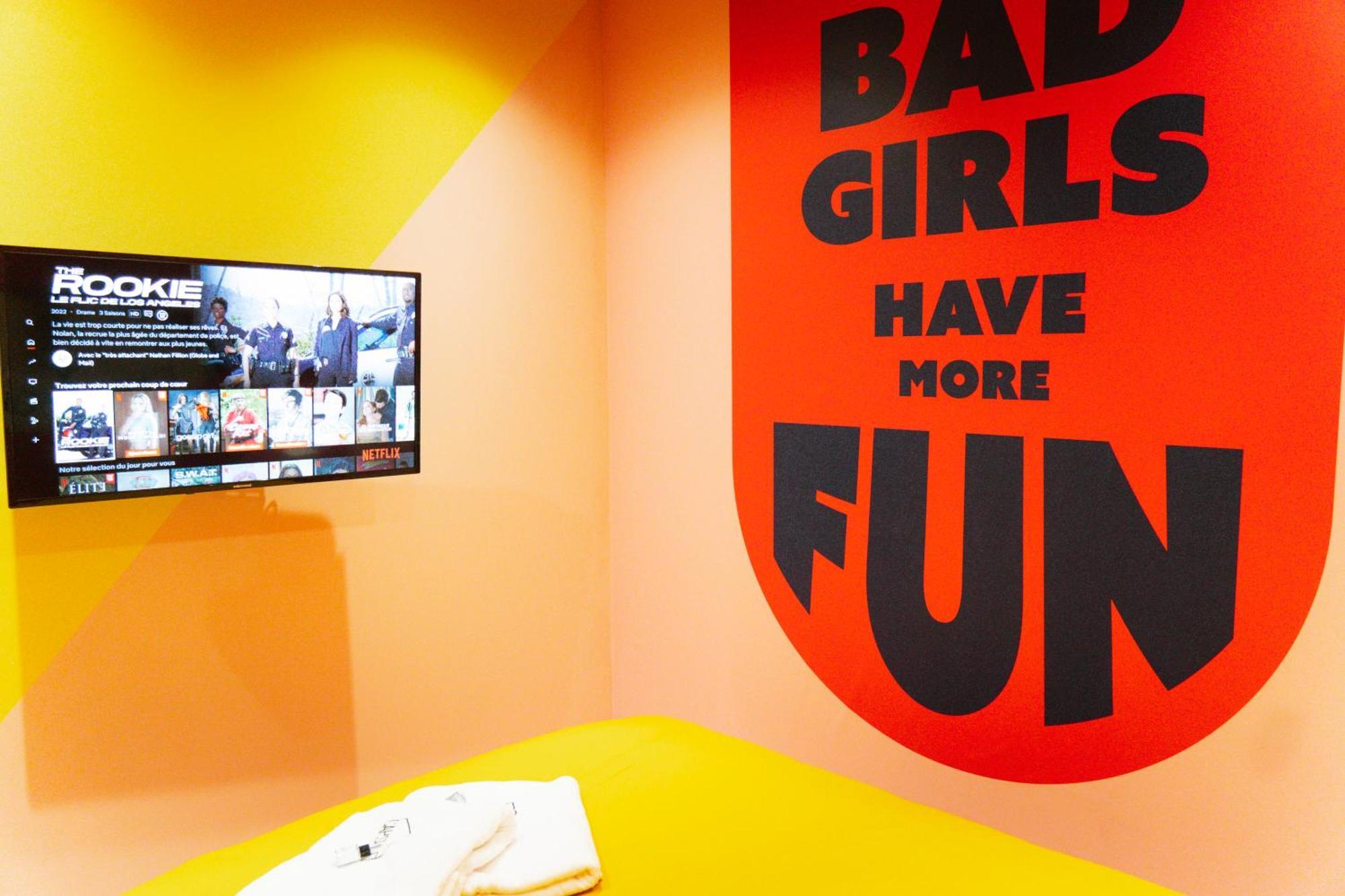 Capsule Girl Power Spa - Balneo - Sauna - Karaoke - Billard - 2 Chambres Charleroi Exterior photo